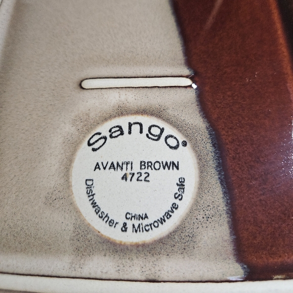 Retired Sango glazed stoneware Avanti Brown 8" square salad plates 4722 Set of 2 - Picture 7 of 8